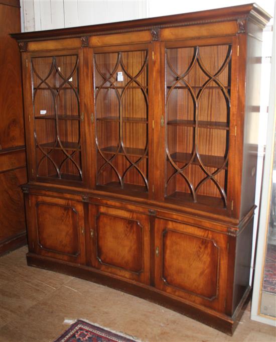 Mahogany display cabinet(-)